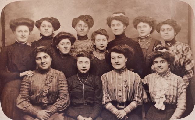 Elk kapsel beeldt de kenmerken uit van de wind in de maanden van het jaar. Kan jij ze alle twaalf herkennen, beste lezer?